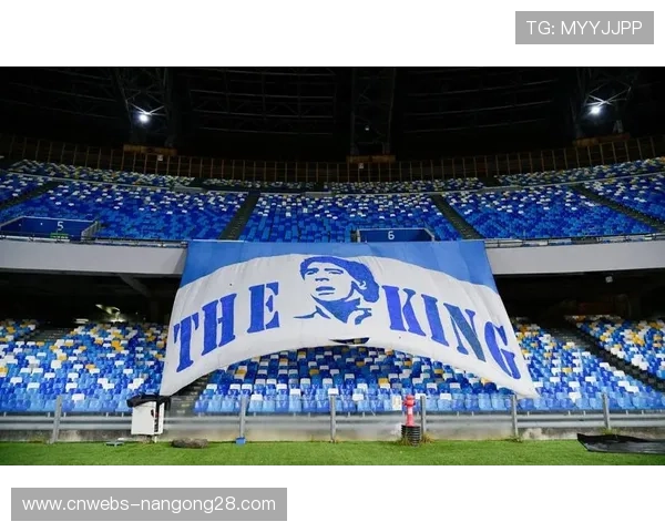 那不勒斯球迷tifo致敬马拉多纳,主场气氛热烈